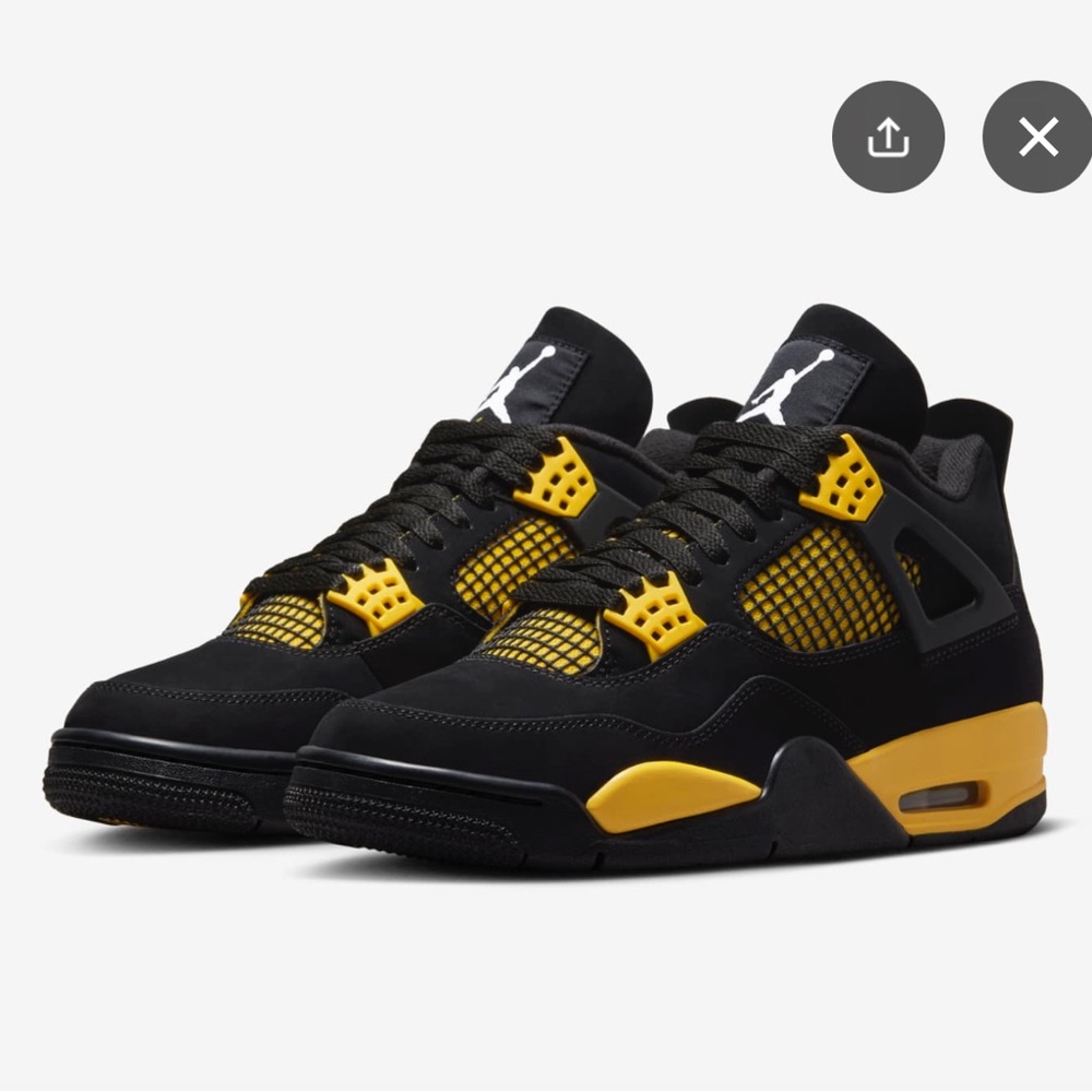 Air Jordan 4 Thunder